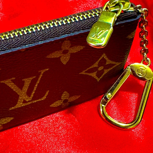 WOW POSHMARK - Authentic Louis Vuitton Monogram Canvas Wallet - Picture 2 of 16